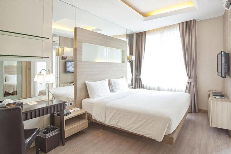 V Residence Serviced Apartment Bangkok Luaran gambar